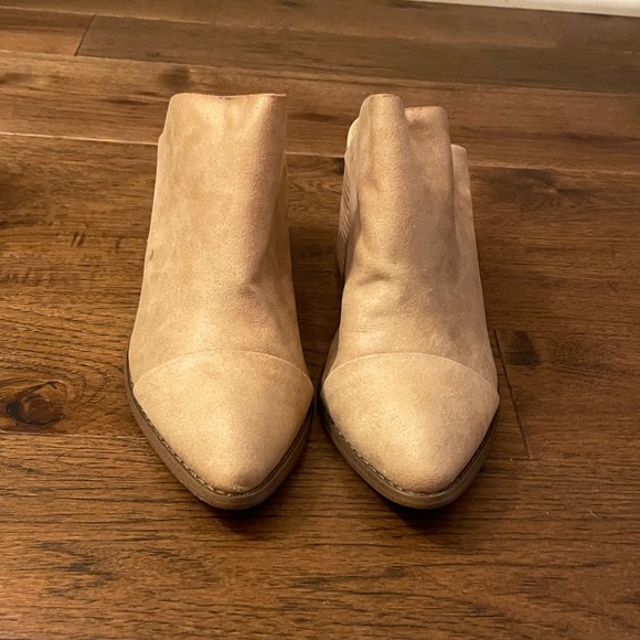 Mules - Picture 8 of 12